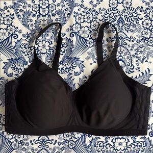 Honeylove silhouette bra, Black Wireless- Seamless Support size 40C/D